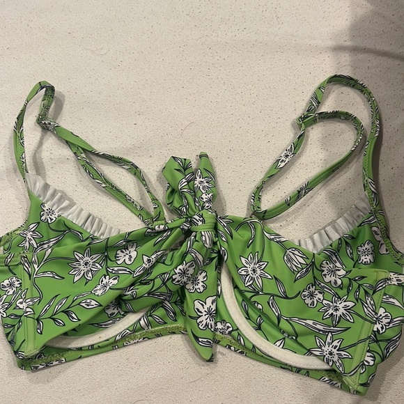 Size small. Brand zaful. Color green with flowers. - Picture 2 of 2